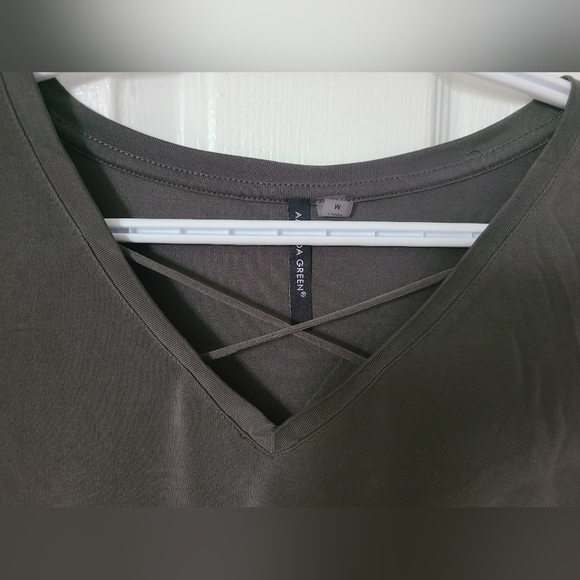 Amanda Green 3/4 sleeve Tee Olive Green size medium - Picture 3 of 3